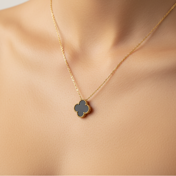 Single Onyx Clover Necklace Gold