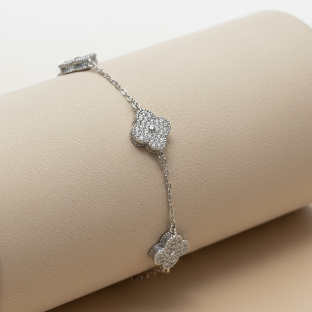 Bracelet trèfle à petite pierre précieuse