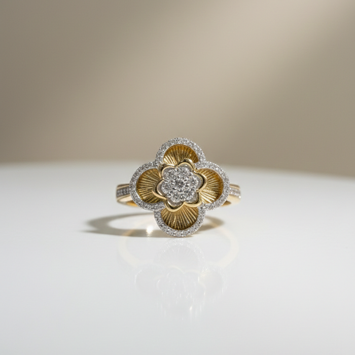 Bague Trèfle Diamant avec Centre Fleur