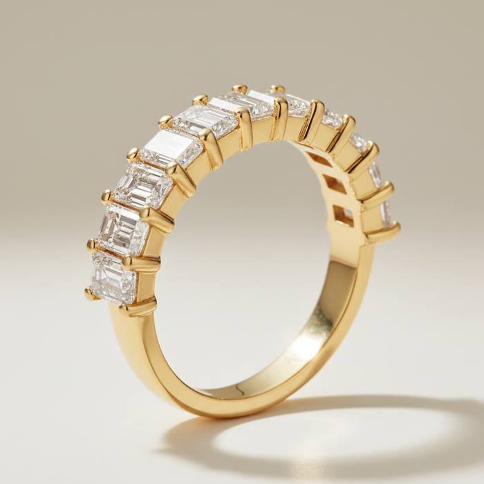 Alliance en or 14 carats pour elle | Bague semi-éternité avec diamant taille émeraude de 2,20 carats