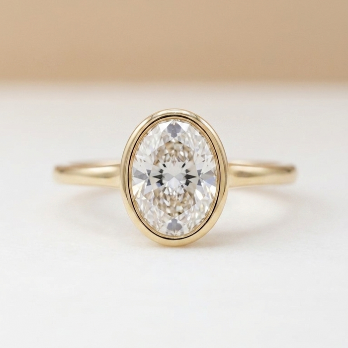 Bague solitaire EFFY ovale à diamants sertis clos