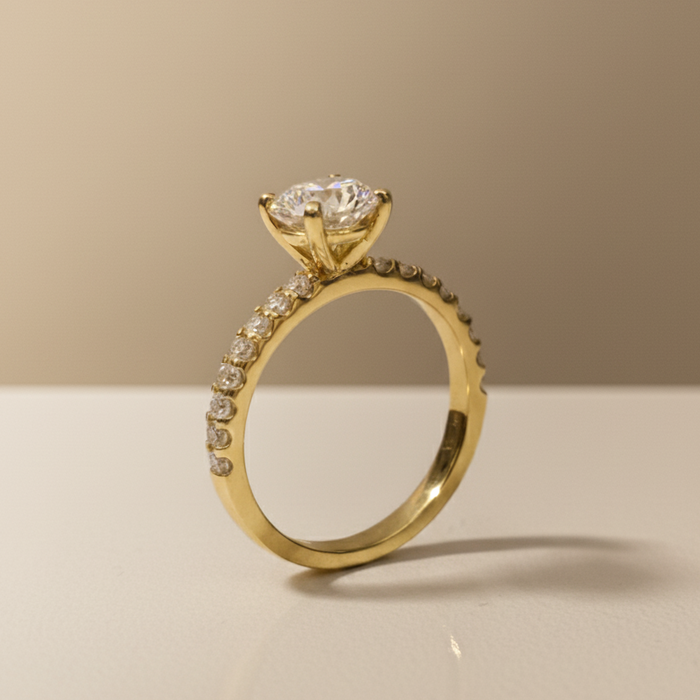 Bague semi-éternité pavée de diamants ronds de laboratoire