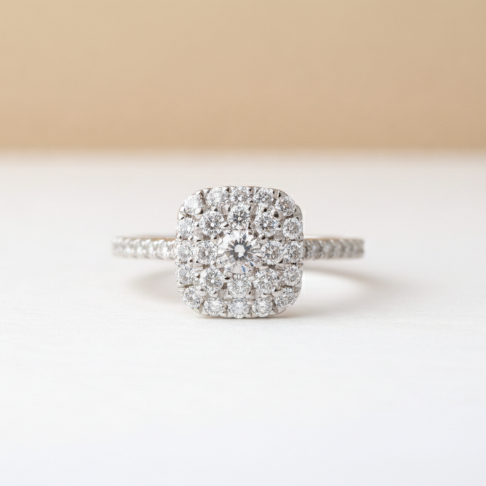 Bague en diamant à halo carré