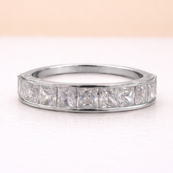 Bague Demi-Éternité Moissanite Sertie en Argent 925