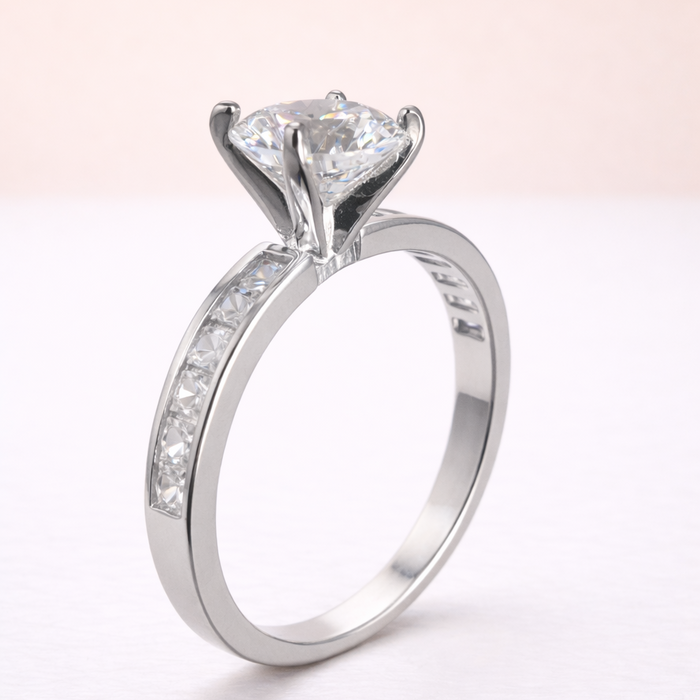 Bague semi-éternité avec moissanite 1,5 ct sertie rail en argent 925